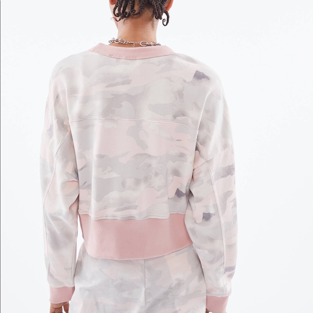 NWT Adidas Cropped Pink Camo Sweater - Picture 3 of 6